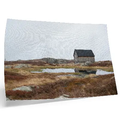 Affiche et poster chalet en bois au bord d'un lac dans la lande