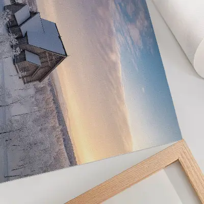 Affiche décorative représentant un paysage hivernal paisible avec une église en bois