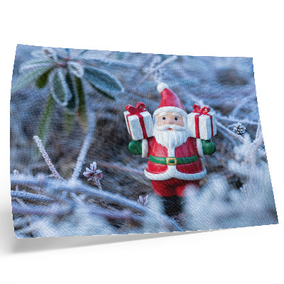 Affiche Le Père Noël avec des cadeaux dans un décor hivernal