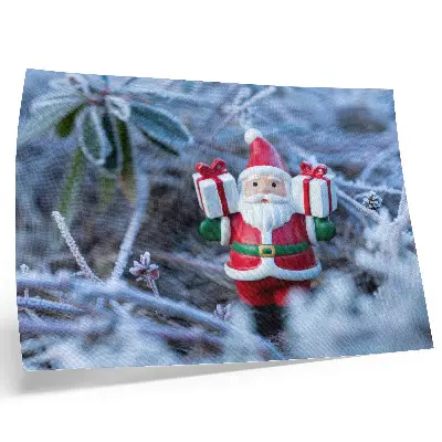 Affiche représentant le Père Noël avec des cadeaux dans un décor hivernal