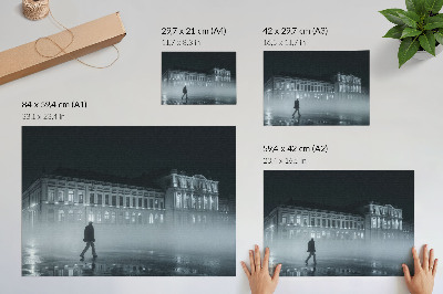 Affiche et poster Brouillard nocturne dans la ville, bâtiment monumental