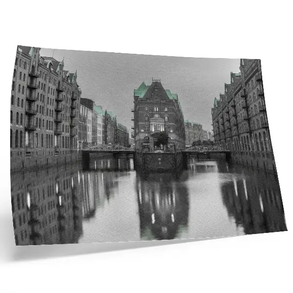Affiche décorative canal bordé de bâtiments industriels avec reflets dans l'eau