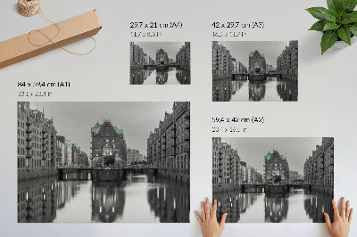 Affiche décorative Canal bordé de bâtiments industriels, reflets dans l'eau