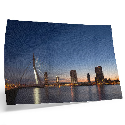 Affiche Pont et ville au crépuscule, illuminés par les lumières de la ville