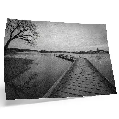 Affiche paysage en noir et blanc représentant une jetée en bois sur un lac calme