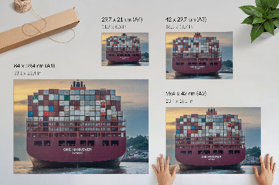 Affiche décorative Un porte-conteneurs rempli de conteneurs colorés sur l'eau