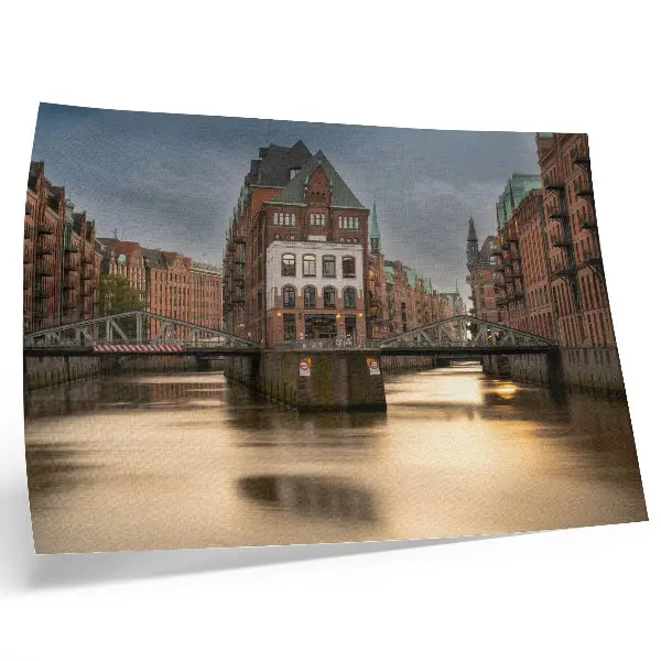 Affiche décorative architecture atmosphérique représentant un pont au-dessus d'une eau calme le soir