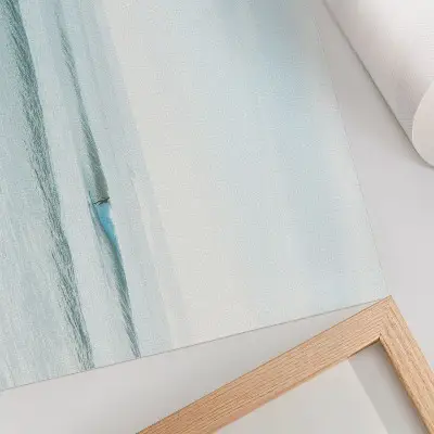 Affiche vagues océaniques avec un surfeur dans un style calme et minimaliste
