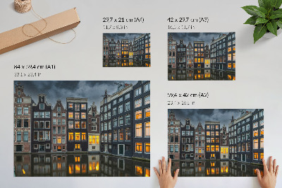 Affiche et poster Immeubles de rapport au bord du canal, atmosphère chaleureuse de réflexion