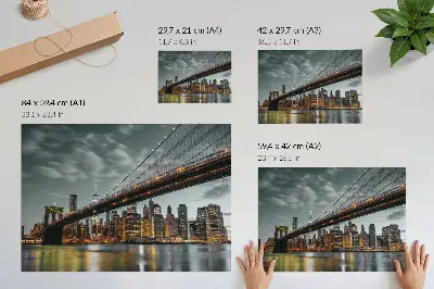 Affiche décorative panorama urbain en soirée avec lumières du pont et reflets sur l'eau