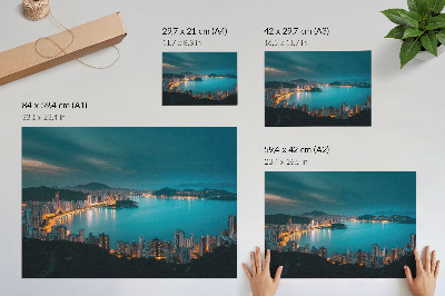 Affiche Vue nocturne de la ville depuis l'eau, gratte-ciel illuminés