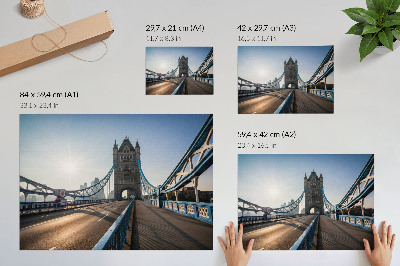 Affiche décorative Un pont urbain classique sous le soleil