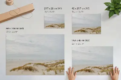 Affiche et poster espace minimaliste sur une plage de sable fin invitant à la sérénité