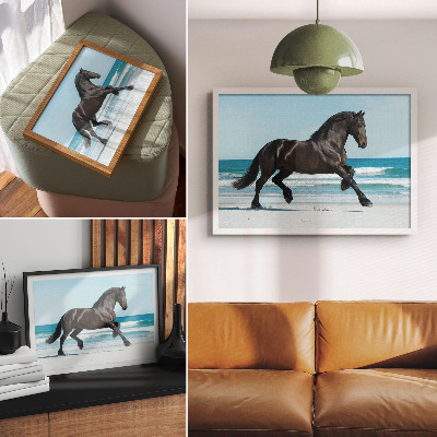 Affiche décorative Cheval au galop, ciel bleu sur la côte