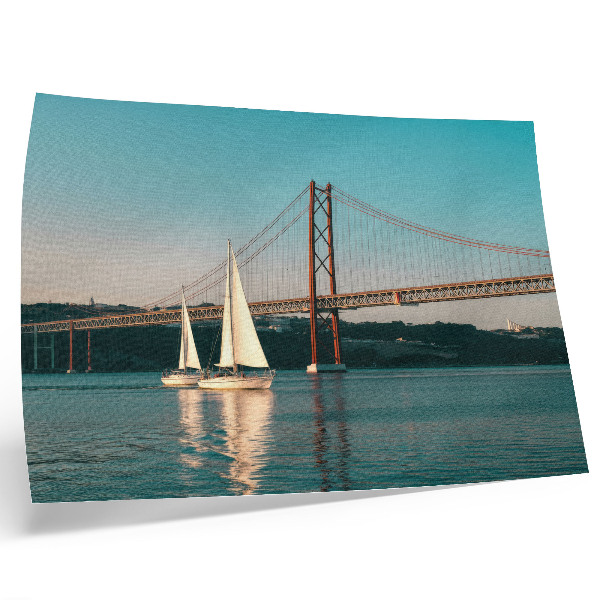 Affiche et poster Un pont et des voiliers sur l'eau dans des tons pastel