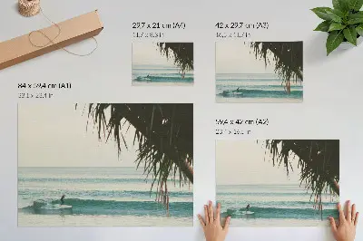 Affiche plage avec surf, vagues, palmiers et nature paisible