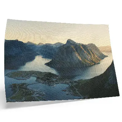 Affiche représentant des fjords, des montagnes, de l'eau et un coucher de soleil en harmonie avec la nature