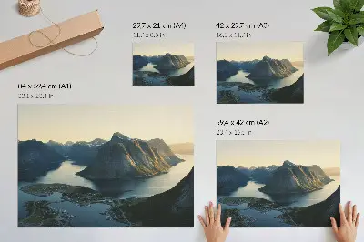 Affiche représentant des fjords, des montagnes, de l'eau et un coucher de soleil en harmonie avec la nature