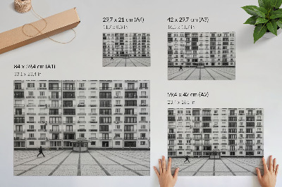 Affiche décorative Un immeuble moderne avec balcons et une place