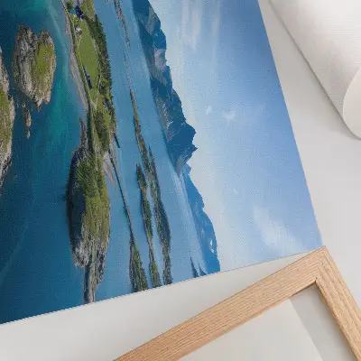Affiche et poster représentant des îles avec des montagnes, un ciel bleu et une végétation verte
