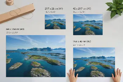 Affiche et poster représentant des îles avec des montagnes, un ciel bleu et une végétation verte