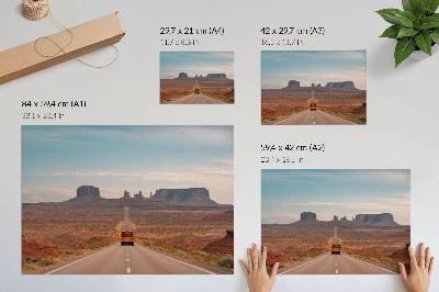 Affiche Une route droite, des montagnes monumentales, des couleurs chaudes
