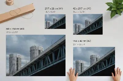 Affiche décorative représentant des ponts et des gratte-ciel mettant en valeur la modernité, la symétrie et l'élégance