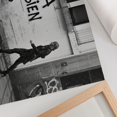 Affiche et poster Scène urbaine contrastée avec graffitis en noir et blanc