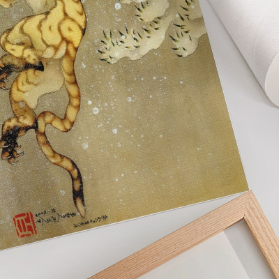 Affiche et poster Katsushika Hokusai (1760–1849), Tigre dans la neige. Rouleau suspendu, encre et couleurs sur soie, 1849