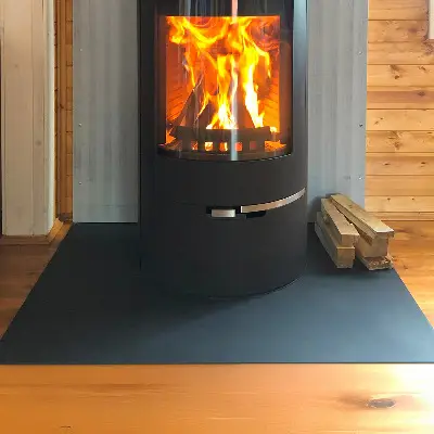 Tôle sous poêle de forme rectangulaire en métal noir