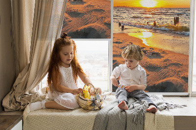 Store intérieur fenêtre avec motif coucher de soleil aux couleurs variées