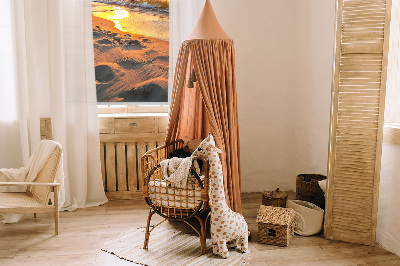 Store intérieur fenêtre avec motif coucher de soleil aux couleurs variées