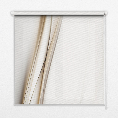 Store intérieur fenêtre avec motif de vague sur fond blanc