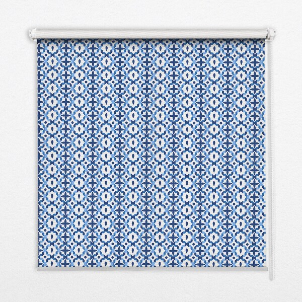 Store intérieur avec formes bleues