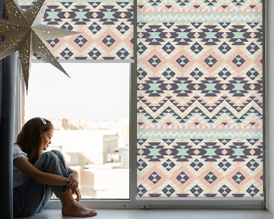 Store enrouleur avec motif triangulaire