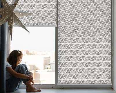 Store intérieur fenêtre à triangles rayés