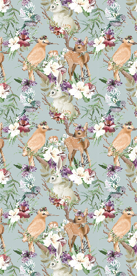 Store intérieur avec chevreuils, oiseaux et lapins