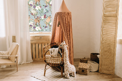 Store intérieur avec chevreuils, oiseaux et lapins