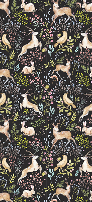 Store intérieur fenêtre avec motifs de chevreuils, d'oiseaux et de lapins