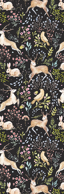 Store intérieur fenêtre avec motifs de chevreuils, d'oiseaux et de lapins