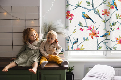 Store enrouleur avec motif d'oiseaux sur des brindilles