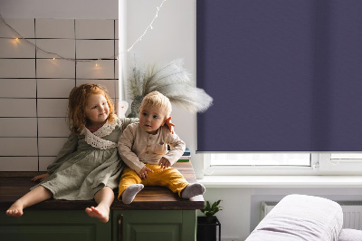 Store intérieur fenêtre en violet foncé
