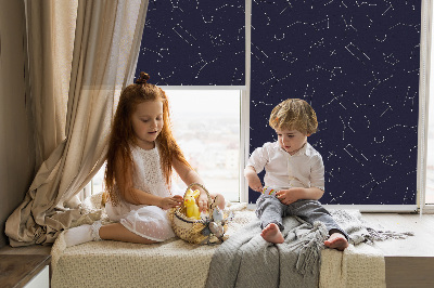 Store intérieur fenêtre avec motif constellation d’étoiles