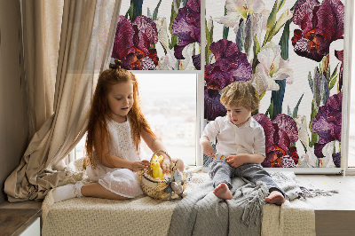 Store intérieur fenêtre avec petites fleurs