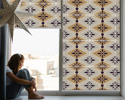 Store intérieur fenêtre avec fleur dans un losange