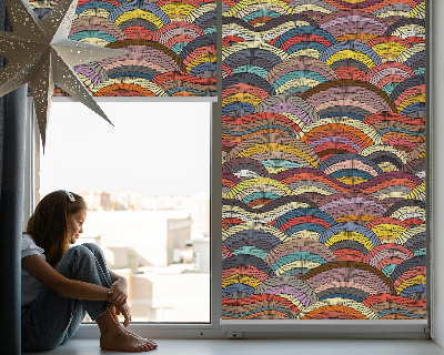 Store intérieur fenêtre avec vagues et demi-cercles