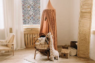 Store intérieur fenêtre losanges décoratifs