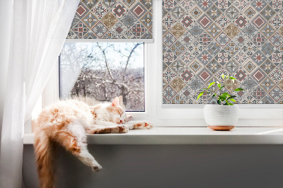 Store intérieur fenêtre losanges décoratifs