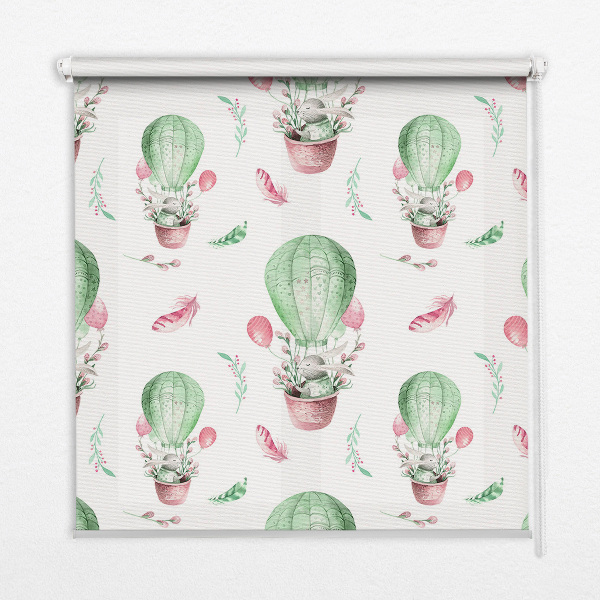 Store intérieur fenêtre avec ballons verts