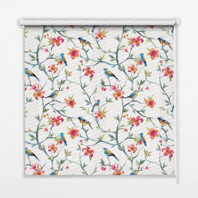 Store intérieur fenêtre avec motif d’un oiseau sur une branche